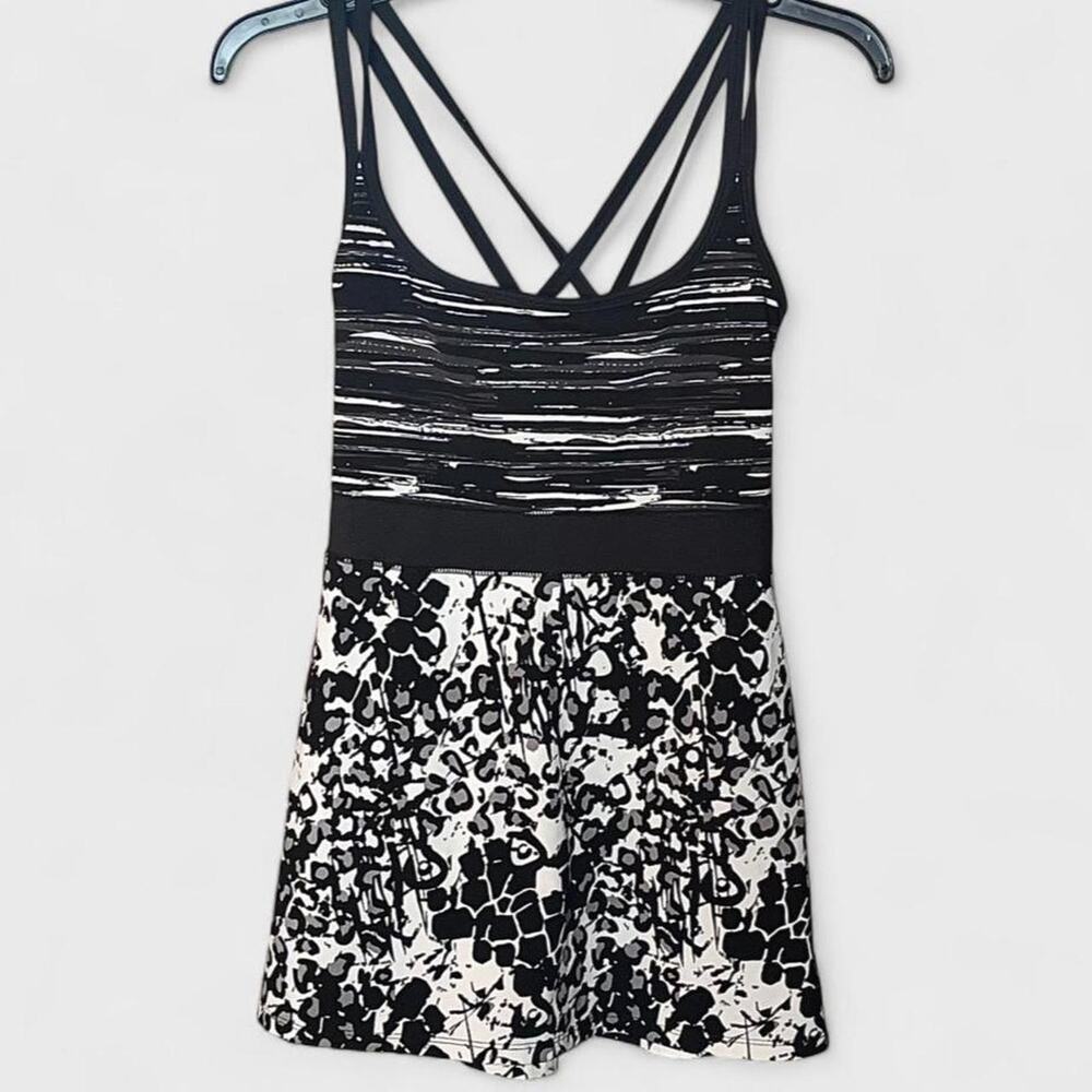 Soybu Black White Abstract Athletic Babydoll Crossback Tank Top - Size M